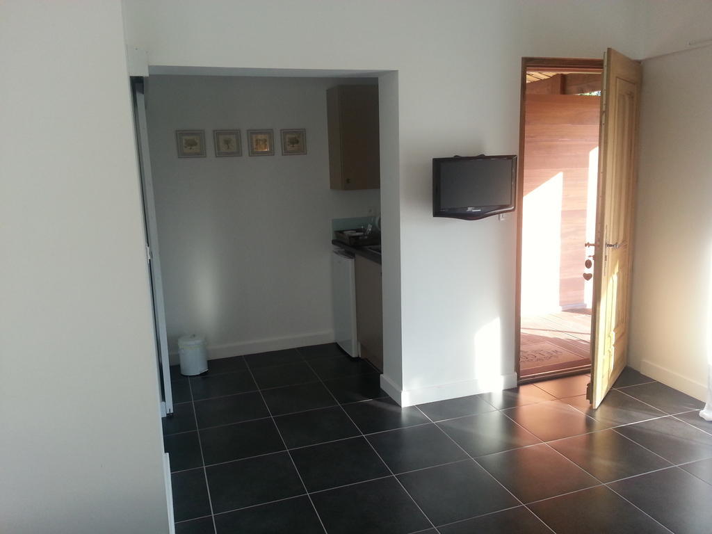 Mas Des Limites Bed & Breakfast Rognonas Ruang foto