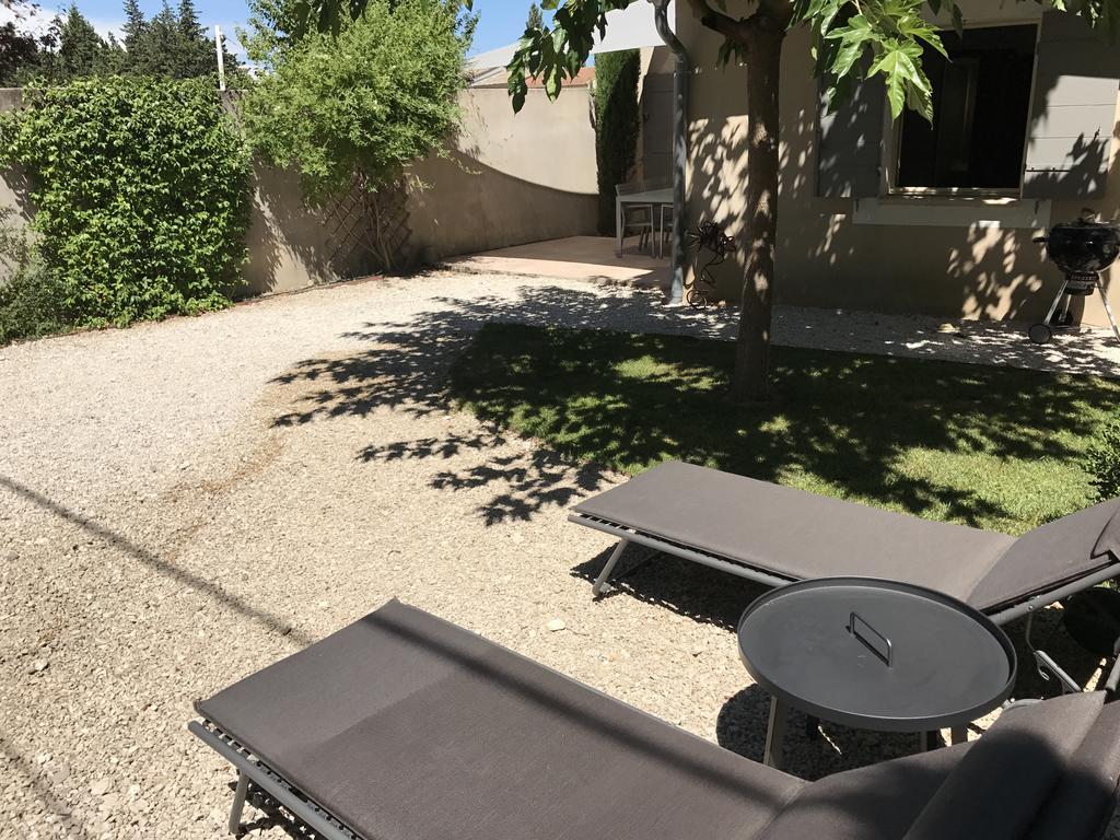Mas Des Limites Bed & Breakfast Rognonas Bagian luar foto