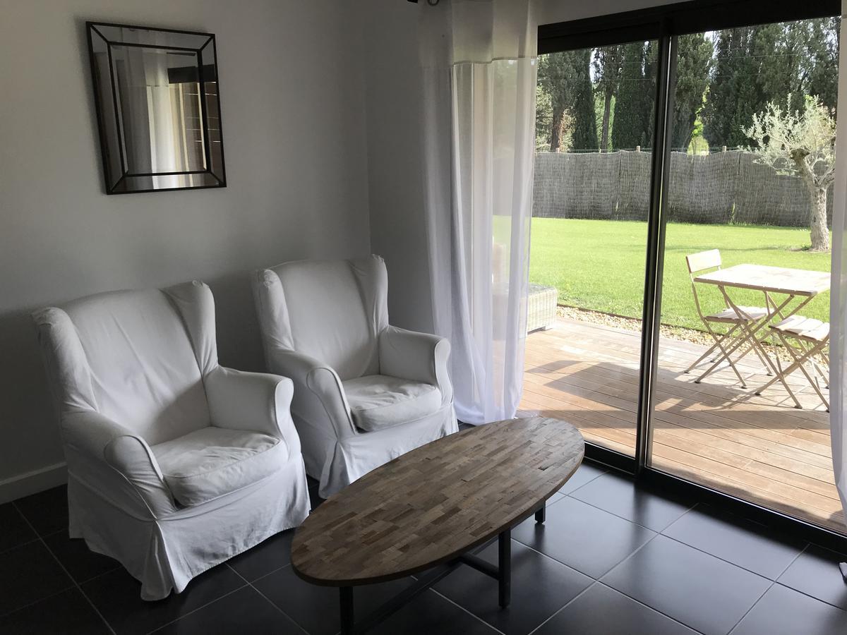 Mas Des Limites Bed & Breakfast Rognonas Bagian luar foto