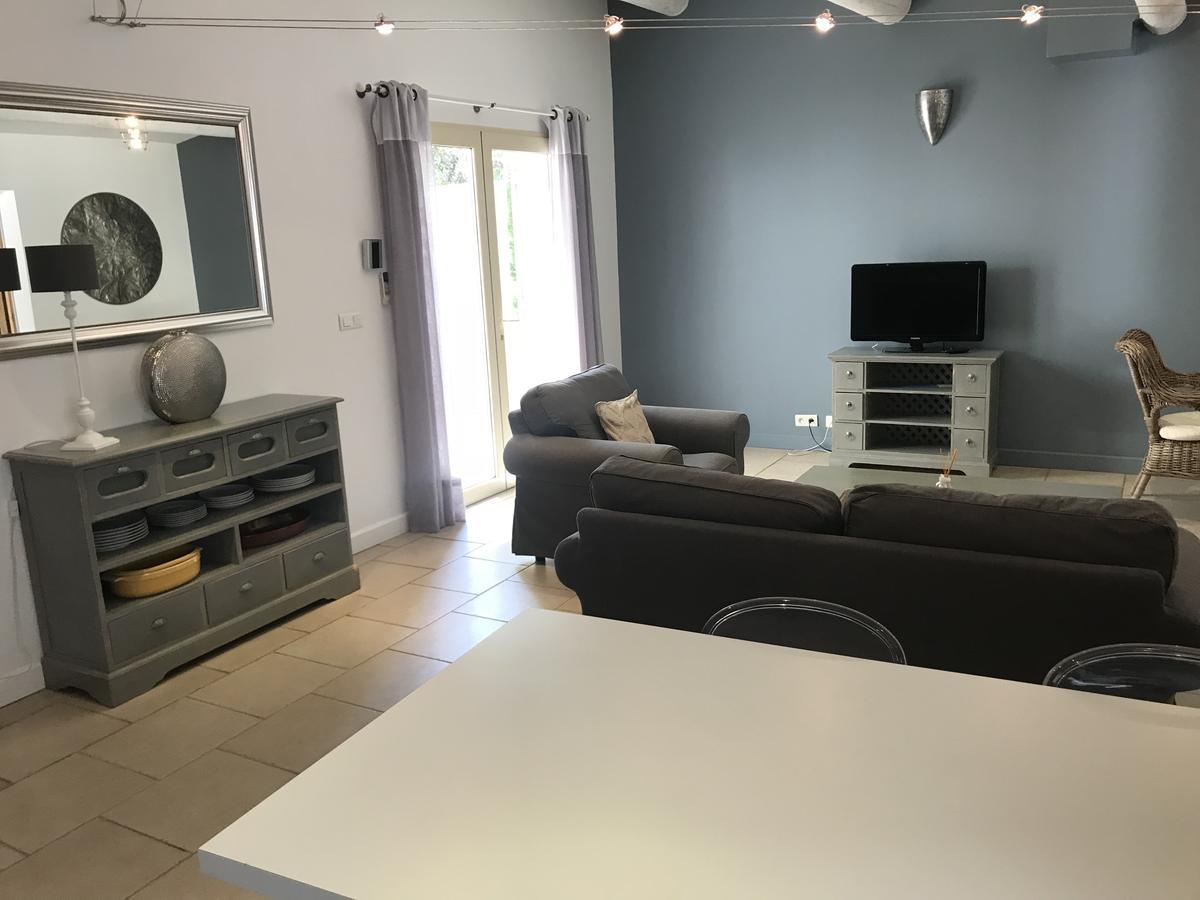 Mas Des Limites Bed & Breakfast Rognonas Bagian luar foto