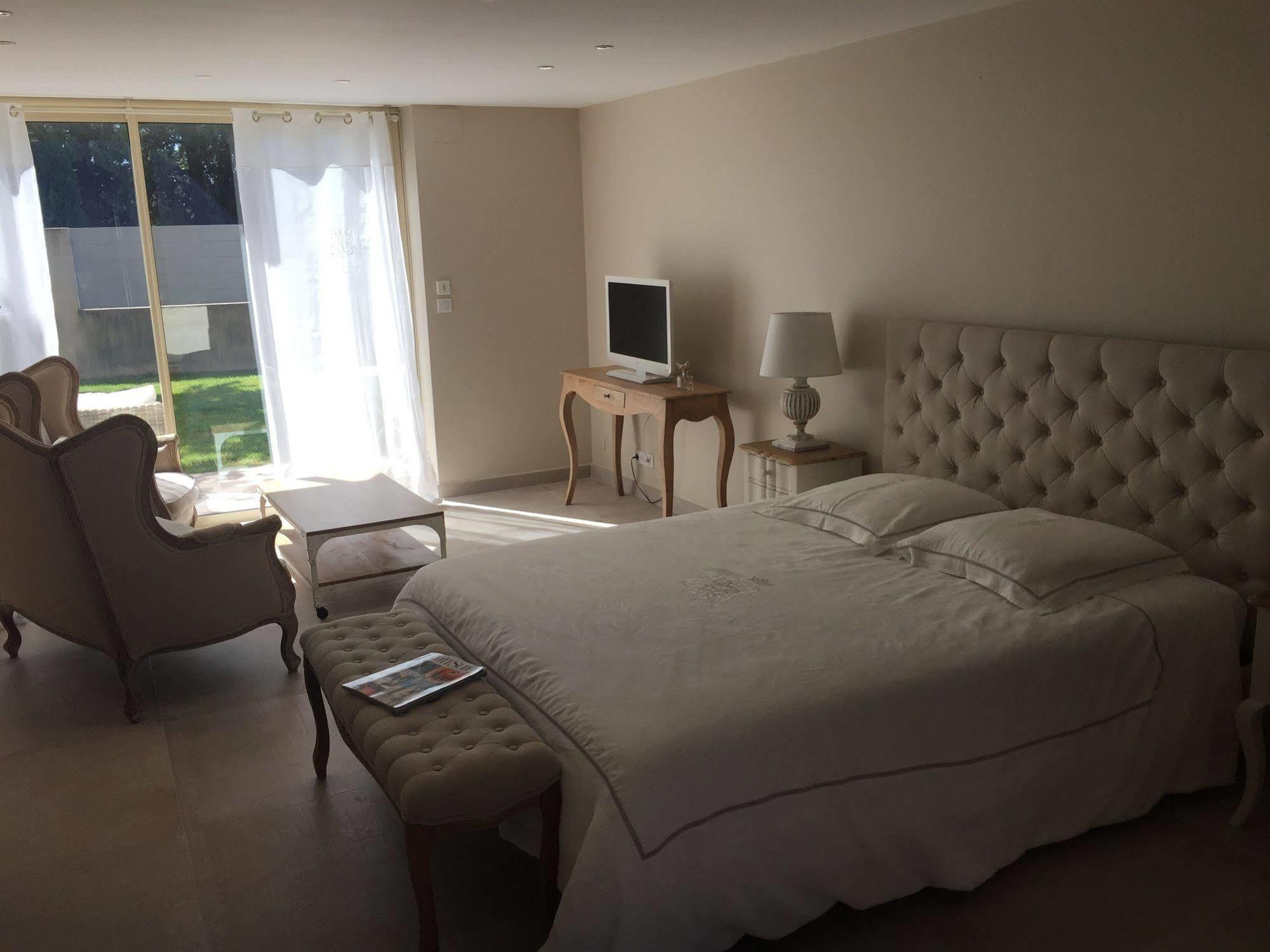 Mas Des Limites Bed & Breakfast Rognonas Bagian luar foto