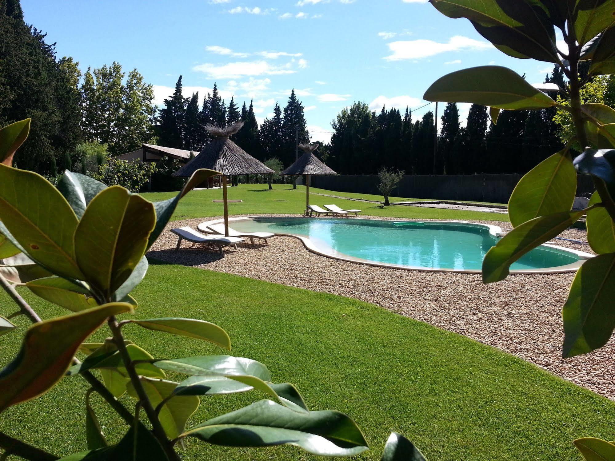 Mas Des Limites Bed & Breakfast Rognonas Bagian luar foto