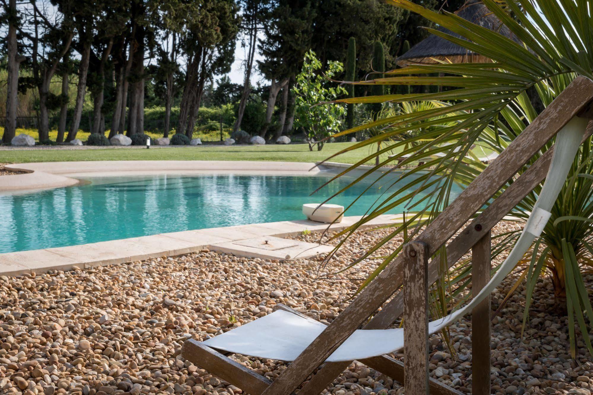Mas Des Limites Bed & Breakfast Rognonas Bagian luar foto