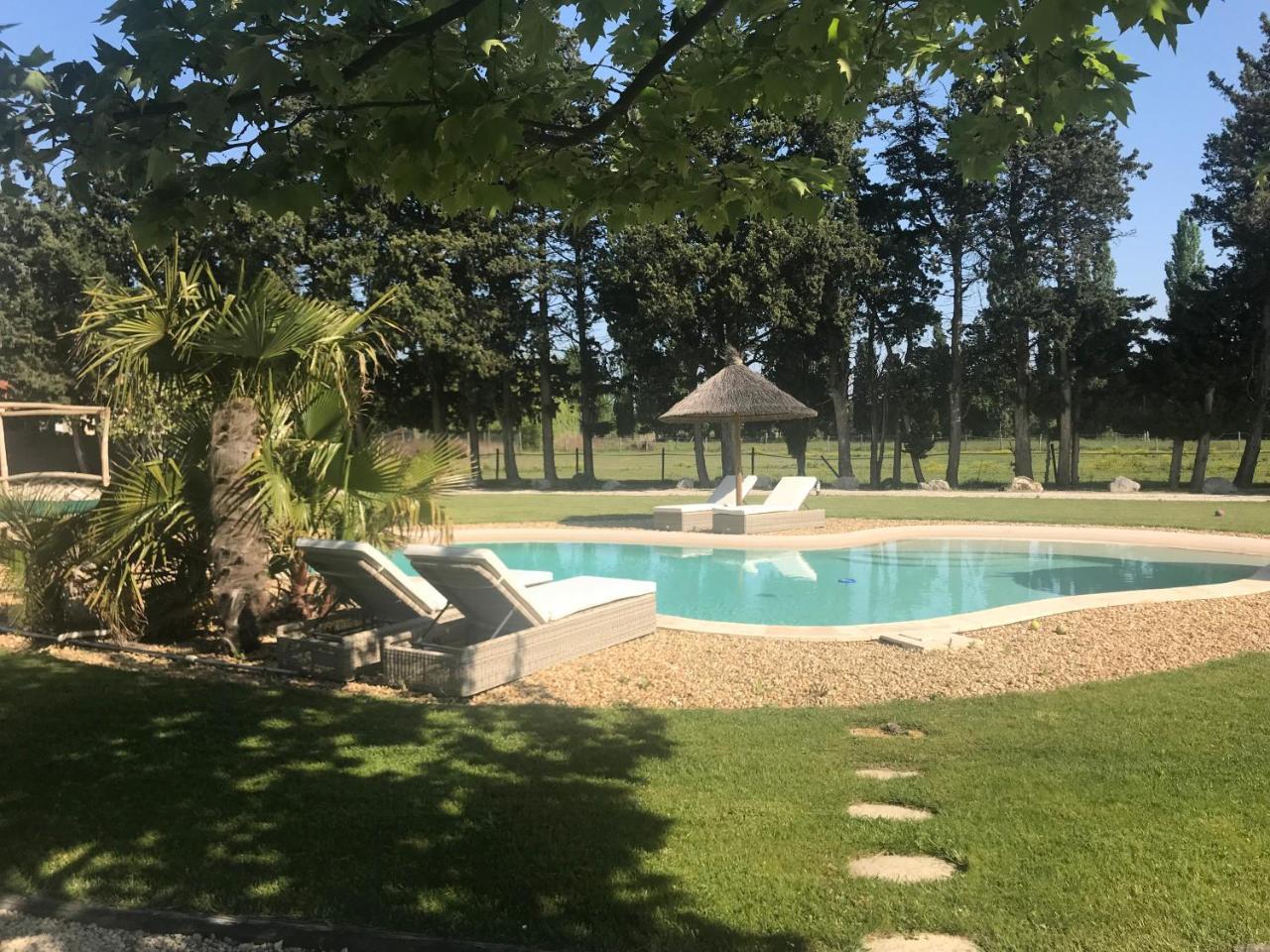 Mas Des Limites Bed & Breakfast Rognonas Bagian luar foto