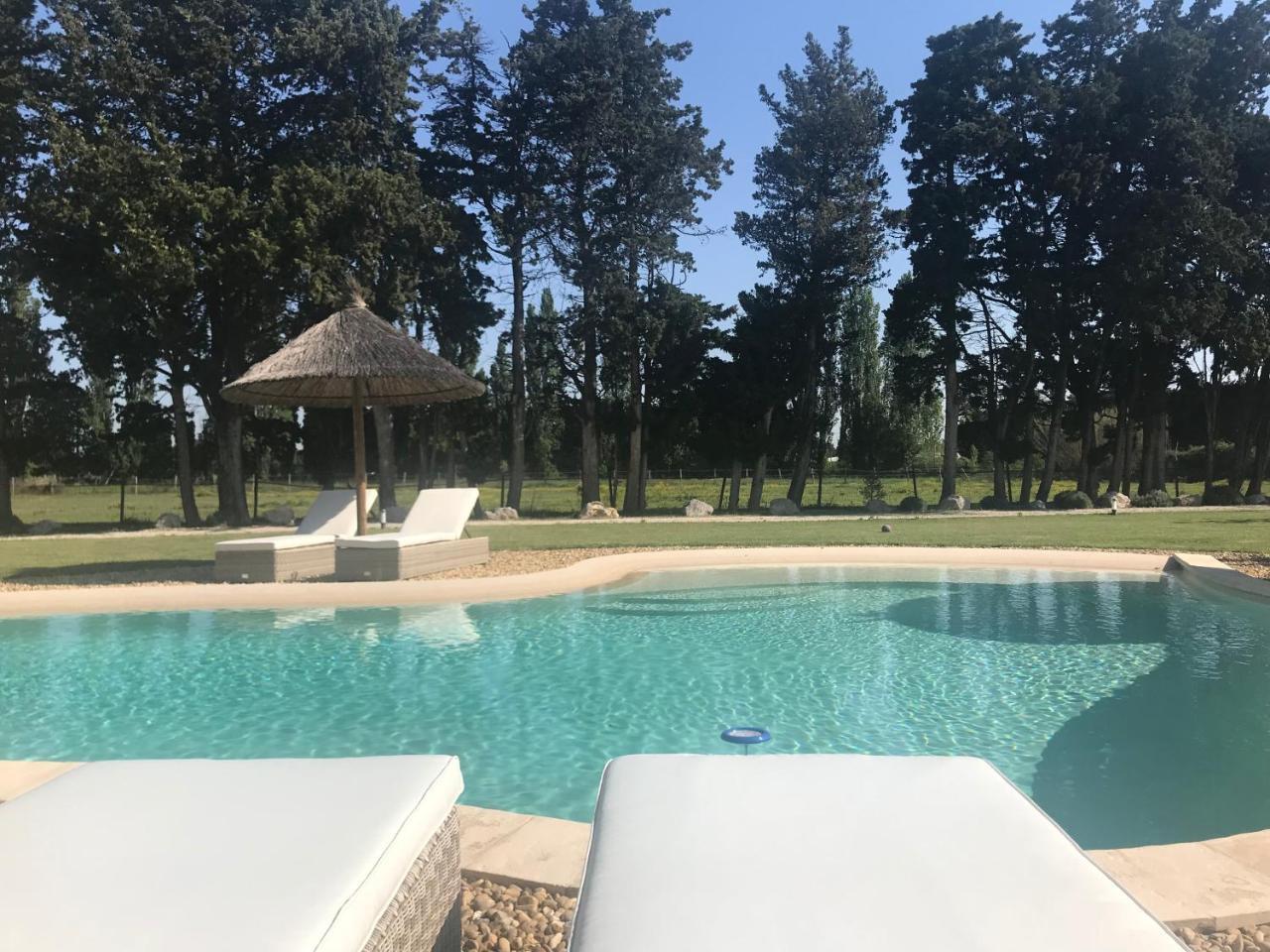 Mas Des Limites Bed & Breakfast Rognonas Bagian luar foto